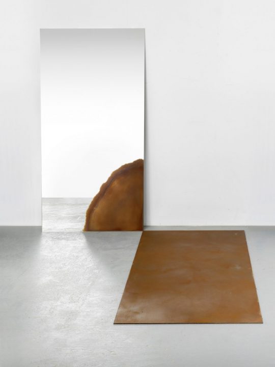 Alicja_Kwade_Trait_Transference_2016_mirror_corten_steel_160x160x180cm_63x63x70_-i8.gallery.1-1200x1600